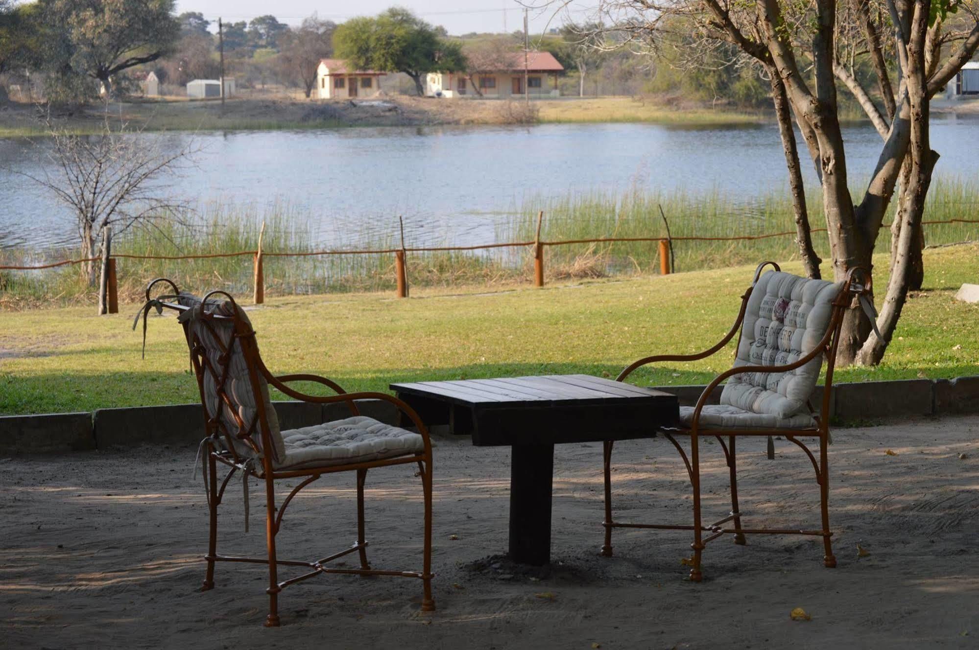 Hotel Motsebe Backpackers Maun Esterno foto